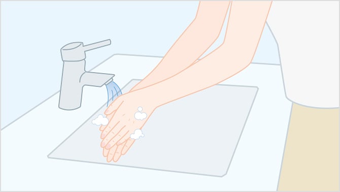 せっけんで手と指をよく洗い、清潔なタオルで水気をふきとりましょう。